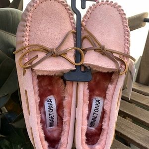 Minnetonka Suede Slippers - Blush, Size 9